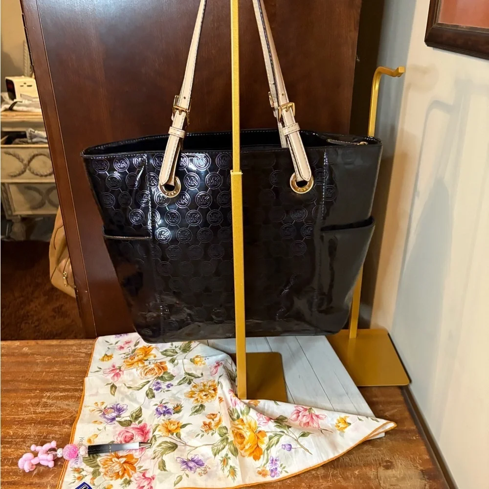 Michael Kors Black Patent Leather Jet Set Large Tote